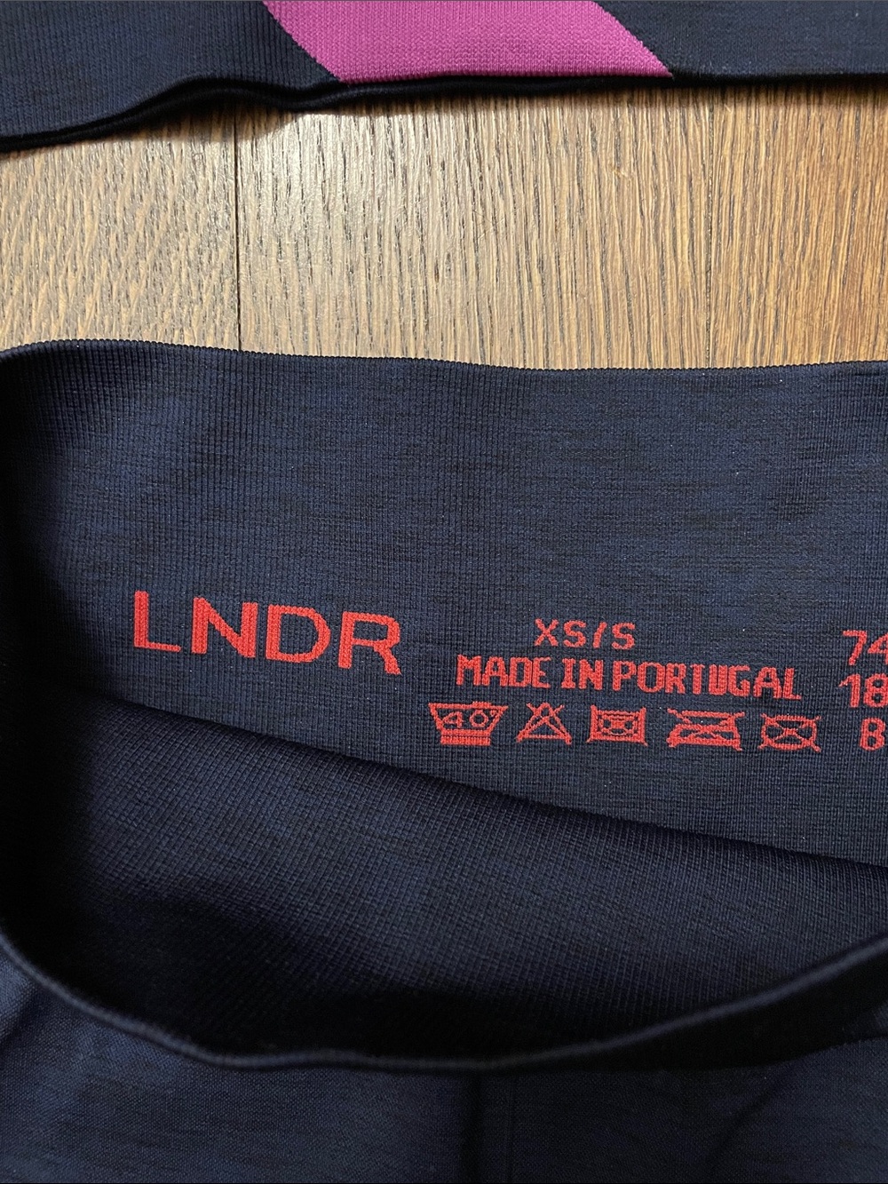 LNDR Navy Sports Bra and Leggings Set with Pink and Red Accent and Star Design - Picture 2 of 3